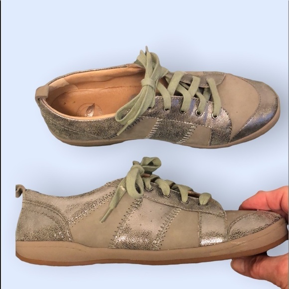 Nurture silver sneakers, size 8 - Picture 3 of 8